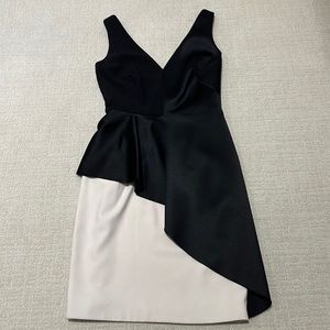 Halston Heritage Black and White V-Neck Formal Dress Size 0